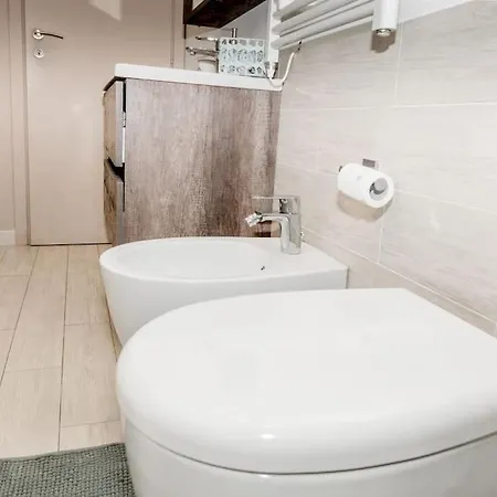 דירה Raphi's Flat In Trastevere - The Heart Of רומא